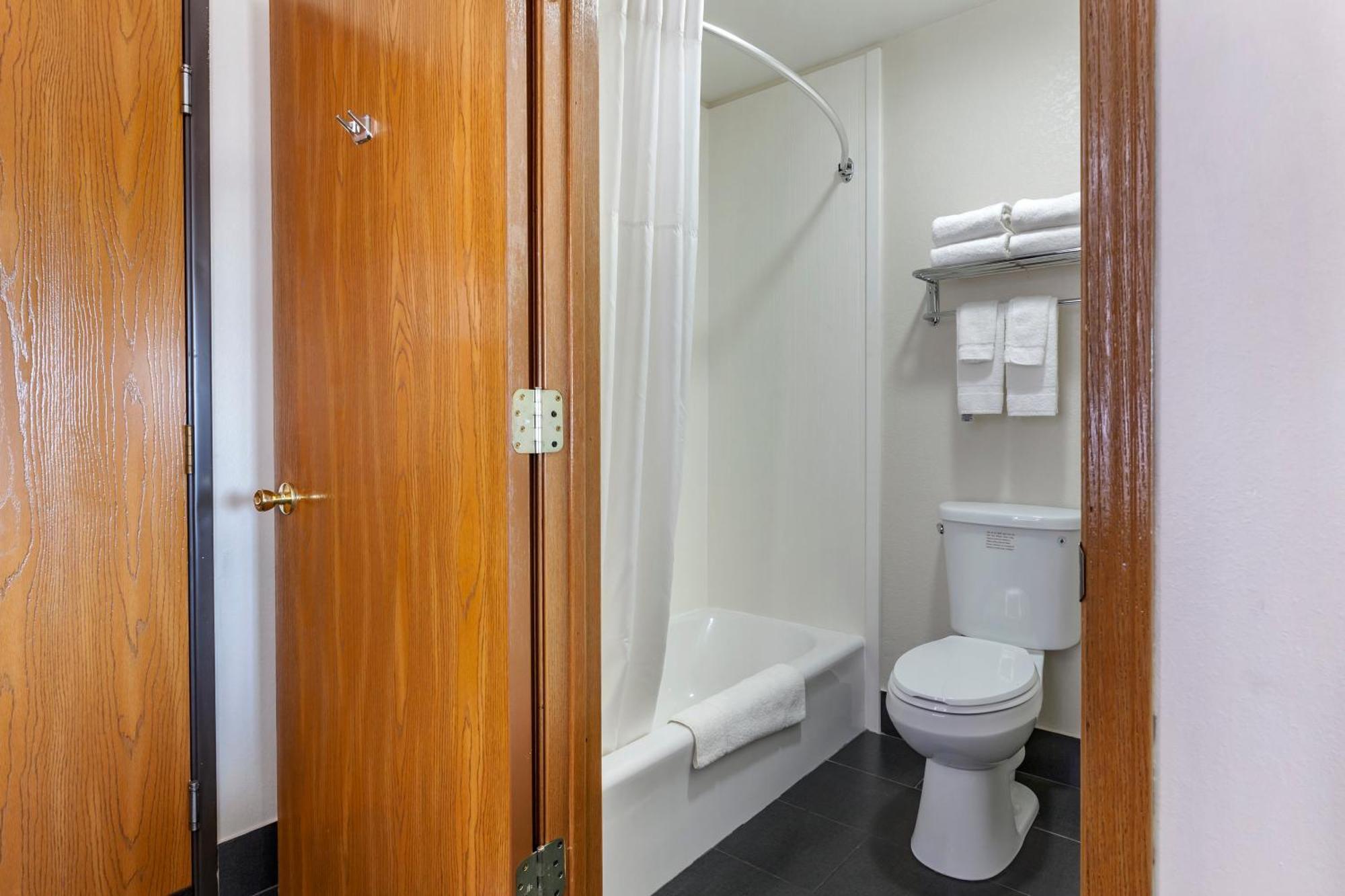 Quality Inn ניו לונדון מראה חיצוני תמונה