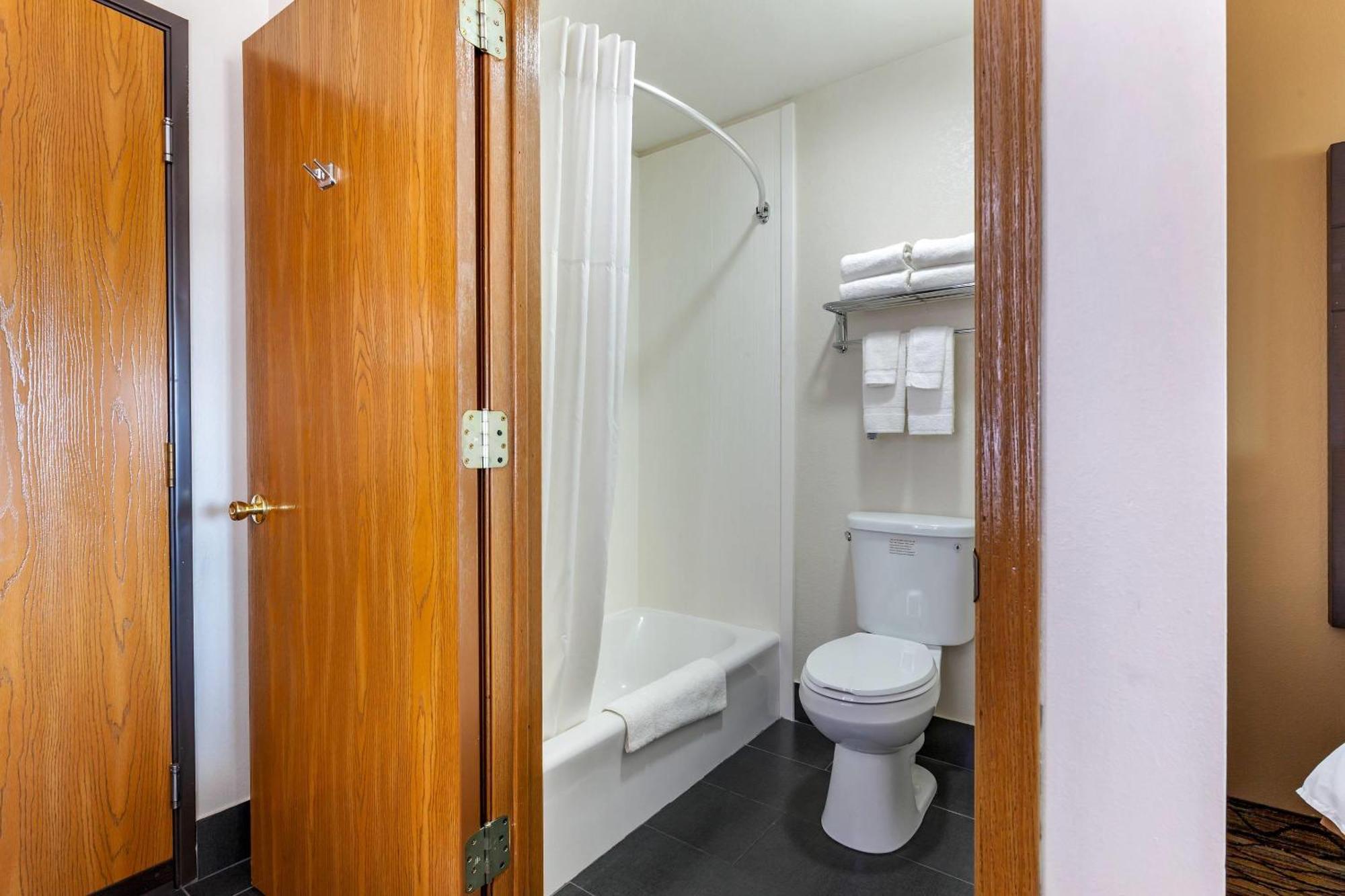 Quality Inn ניו לונדון מראה חיצוני תמונה